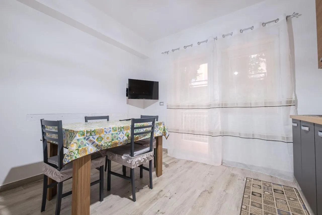 Damilhouse 3 Apartment Messina Italy
